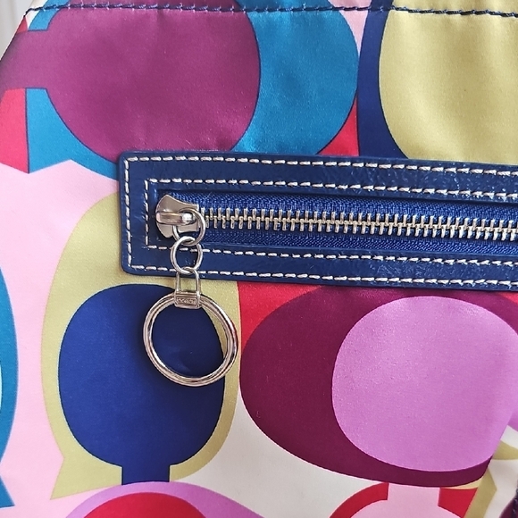 Coach Signature Scarf Print Weekender - Picture 4 of 17